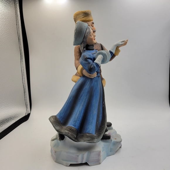 Lefton Accents Lefton Christmas Moments Man Woman Ice Skating Music